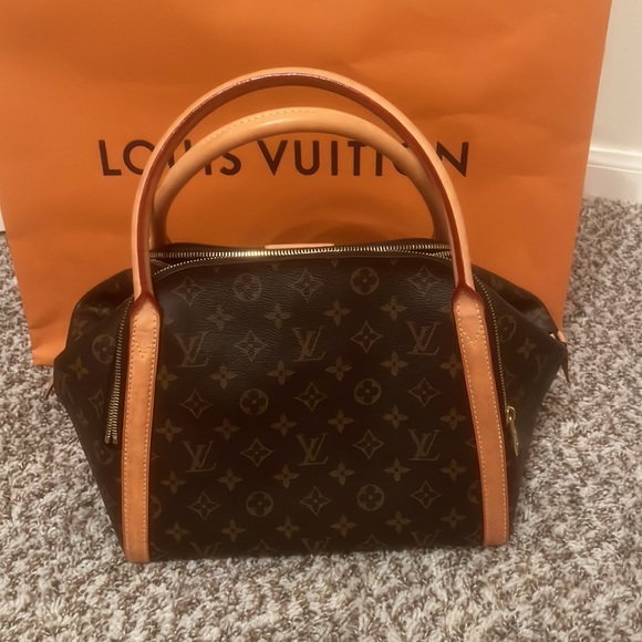 Louis Vuitton - Picture 7 of 7